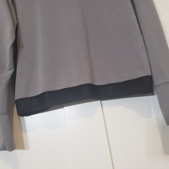 Nike Dri Fit Training Top Long Sleeve Gray Size Small JUST DO IT On Rear Waist - Picture 12 of 16